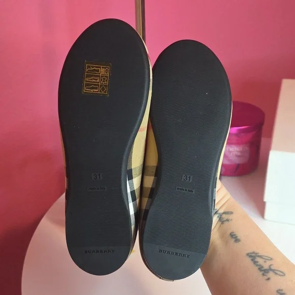 Like New Burberry Girls Novacheck Loafers! - Picture 12 of 12